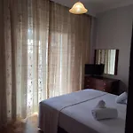 Vaia's Urban Apartmán *